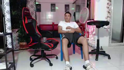 Snapshot of damyan_2003 chatting on 5, 1, 2025 damyan_2003 online show from 5, 1, 2025