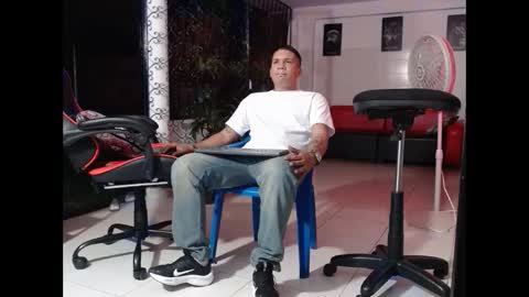 Snapshot of damyan_2003 chatting on 10, 1, 2025 damyan_2003 online show from 10, 1, 2025