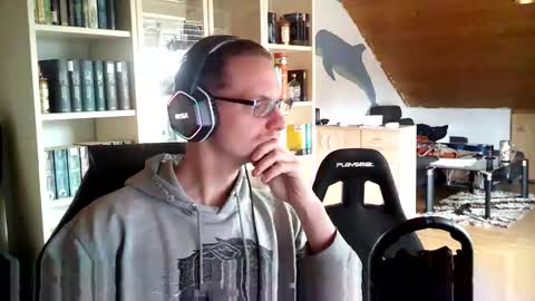 Snapshot of dan_snow24 chatting on 17, 11, 2025 Dan Snow online show from 17, 11, 2025