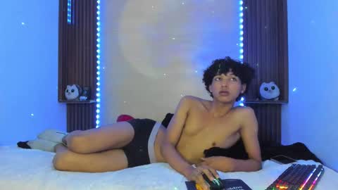 Snapshot of dandywolf_ chatting on 7, 12, 2024 Dandy wolf online show from 7, 12, 2024