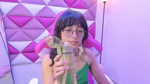 Snapshot of dani_dream chatting on 9, 2, 2026 dani_dream online show from 9, 2, 2026