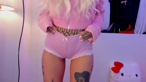 Snapshot of dani_valen chatting on 4, 11, 2025 Dani online show from 4, 11, 2025