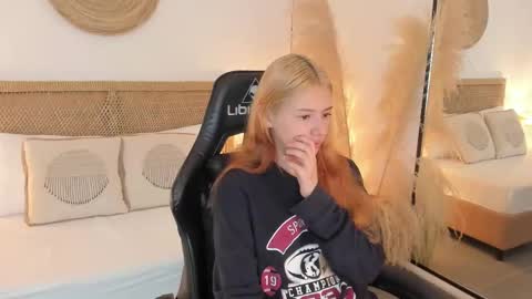 Snapshot of daniand_ chatting on 22, 9, 2025 D A N I A online show from 22, 9, 2025