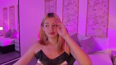 Snapshot of daniand_ chatting on 13, 11, 2025 D A N I A online show from 13, 11, 2025