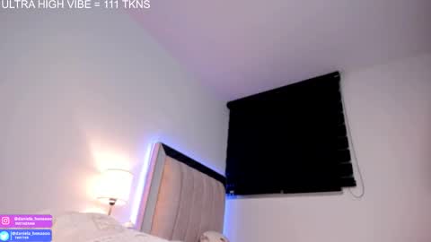  independent model   online show from 8, 10, 2025