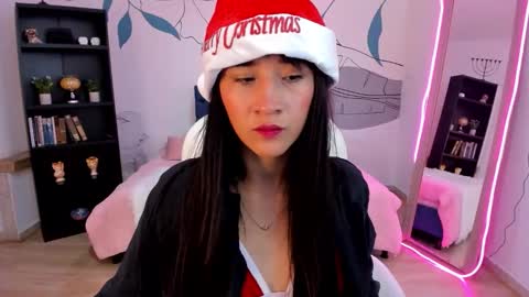 daniela_santanaa online show from 4, 12, 2025