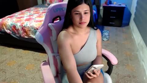 danihot online show from 6, 4, 2026