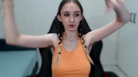 Daniella Martin online show from 4, 2, 2025