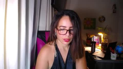 Snapshot of danielle_rose_ chatting on 27, 4, 2026 Angie online show from 27, 4, 2026