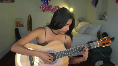 Snapshot of daniisla chatting on 15, 10, 2025 danalle .. online show from 15, 10, 2025