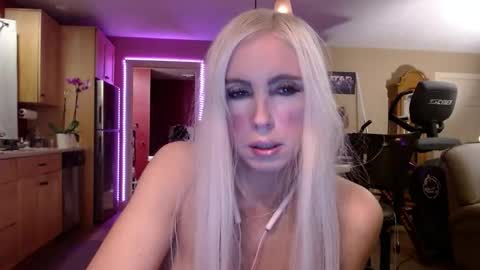 DanikaWhite69 online show from 8, 12, 2024