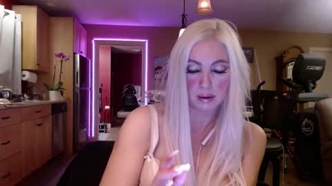 DanikaWhite69 online show from 9, 12, 2024