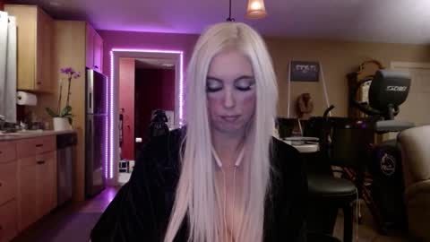DanikaWhite69 online show from 9, 12, 2024