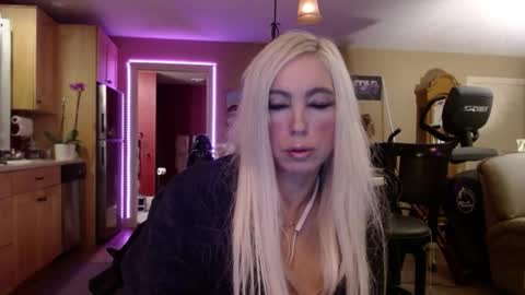 DanikaWhite69 online show from 26, 12, 2024