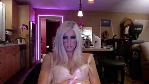 Snapshot of danikawhite69 chatting on 22, 9, 2025 DanikaWhite69 online show from 22, 9, 2025