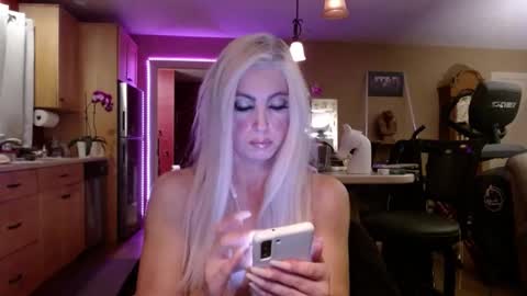 Snapshot of danikawhite69 chatting on 5, 10, 2025 DanikaWhite69 online show from 5, 10, 2025