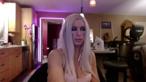 DanikaWhite69 online show from 27, 5, 2026