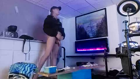 Snapshot of danimal5000 chatting on 9, 10, 2025 danimal5000 online show from 9, 10, 2025