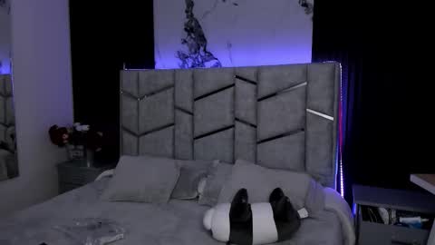 Dani Phonenix online show from 22, 9, 2025