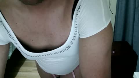 Snapshot of danisissy34 chatting on 27, 9, 2025 Dani sissy de closet online show from 27, 9, 2025