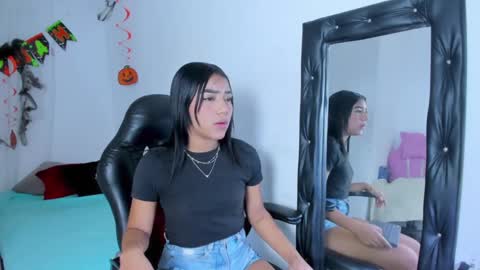 danka_smith online show from 10, 10, 2025