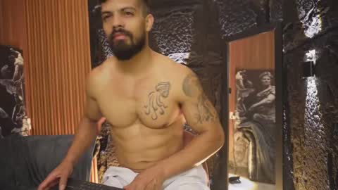 Snapshot of dann_saenz chatting on 8, 10, 2025 Dann saenz online show from 8, 10, 2025