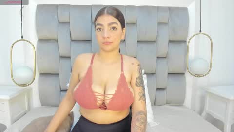 Snapshot of danna__ortiz chatting on 21, 2, 2025 Danna online show from 21, 2, 2025