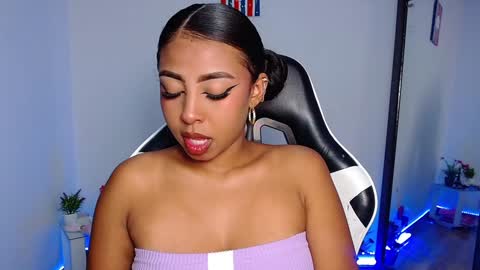 Snapshot of danna_schmidt23 chatting on 19, 12, 2024 Danna online show from 19, 12, 2024