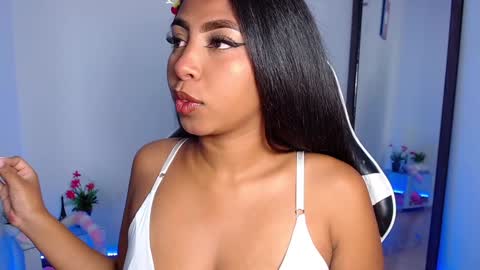 Snapshot of danna_schmidt23 chatting on 21, 12, 2024 Danna online show from 21, 12, 2024