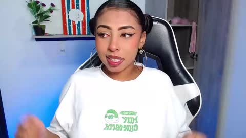 Snapshot of danna_schmidt23 chatting on 27, 10, 2025 Danna online show from 27, 10, 2025