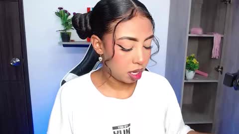 Snapshot of danna_schmidt23 chatting on 3, 11, 2025 Danna online show from 3, 11, 2025