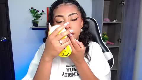 Snapshot of danna_schmidt23 chatting on 20, 11, 2025 Danna online show from 20, 11, 2025