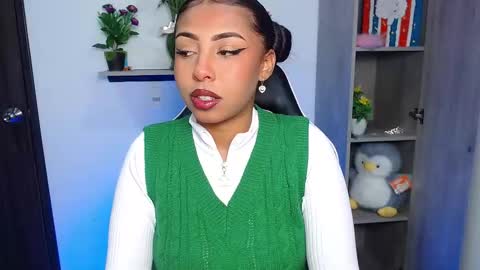 Snapshot of danna_schmidt23 chatting on 24, 11, 2025 Danna online show from 24, 11, 2025