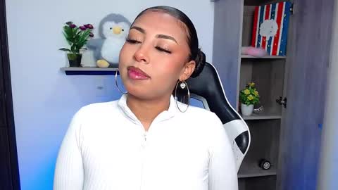 Snapshot of danna_schmidt23 chatting on 15, 12, 2025 Danna online show from 15, 12, 2025