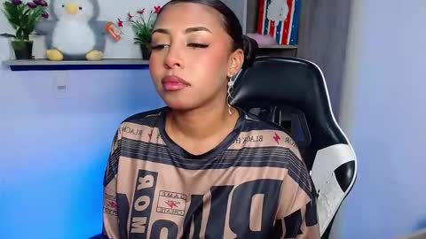 Snapshot of danna_schmidt23 chatting on 16, 12, 2025 Danna online show from 16, 12, 2025