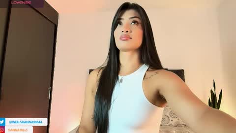 Danna Wells online show from 6, 10, 2025