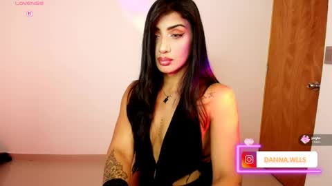 Danna Wells online show from 9, 5, 2026