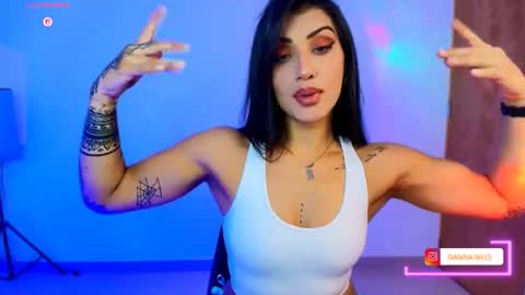 Snapshot of dannawells chatting on 17, 6, 2026 Danna Wells online show from 17, 6, 2026
