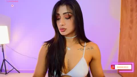 Snapshot of dannawells chatting on 23, 6, 2026 Danna Wells online show from 23, 6, 2026