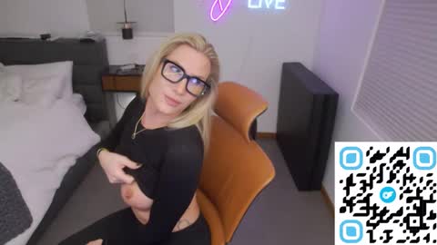 DANNI DANIELS online show from 18, 1, 2025
