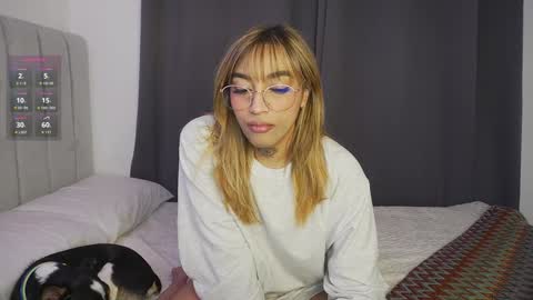 Snapshot of dannielle_ chatting on 4, 1, 2025    online show from 4, 1, 2025