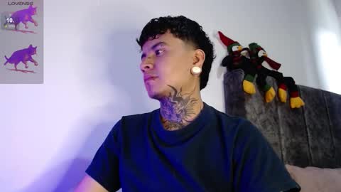 Snapshot of dannteftm chatting on 18, 12, 2025 DANNTE online show from 18, 12, 2025