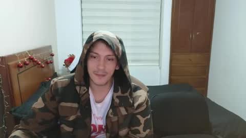 Snapshot of danruiz33 chatting on 21, 11, 2025 Dan online show from 21, 11, 2025