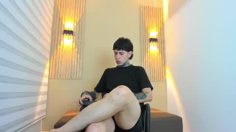 Snapshot of dante_armstrong chatting on 19, 11, 2025 dante_armstrong online show from 19, 11, 2025