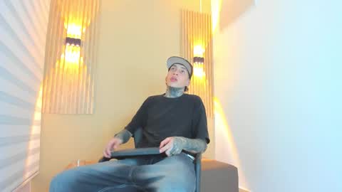 Snapshot of dante_armstrong chatting on 15, 12, 2025 dante_armstrong online show from 15, 12, 2025