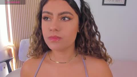 Snapshot of daphne_24 chatting on 2, 12, 2024 Antonella Mora online show from 2, 12, 2024