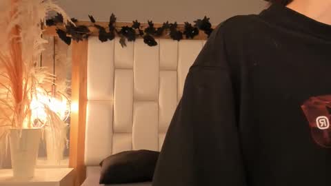 daphne_and_roger online show from 4, 12, 2025