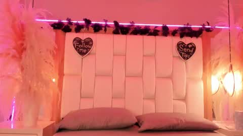 daphne_and_roger online show from 25, 2, 2026