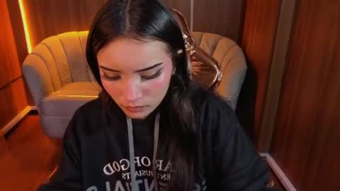Snapshot of daphne_nicole_b chatting on 15, 5, 2026 daphne_nicole_b online show from 15, 5, 2026