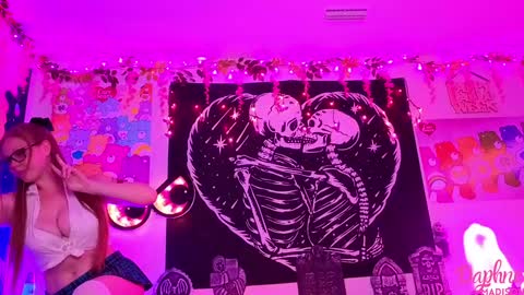 Daphne Madison online show from 9, 10, 2025